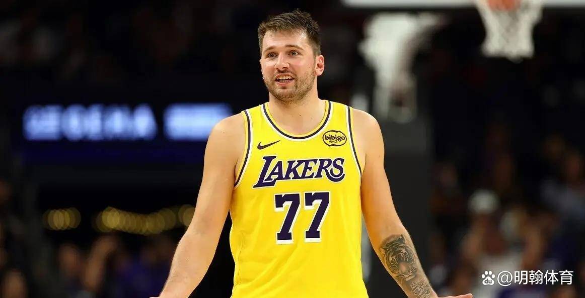 包含尼斯围绕德国杯更衣室发声东契奇与80激战TL分钟，现场解说直呼：达拉斯独行侠今晚复出首秀的词条