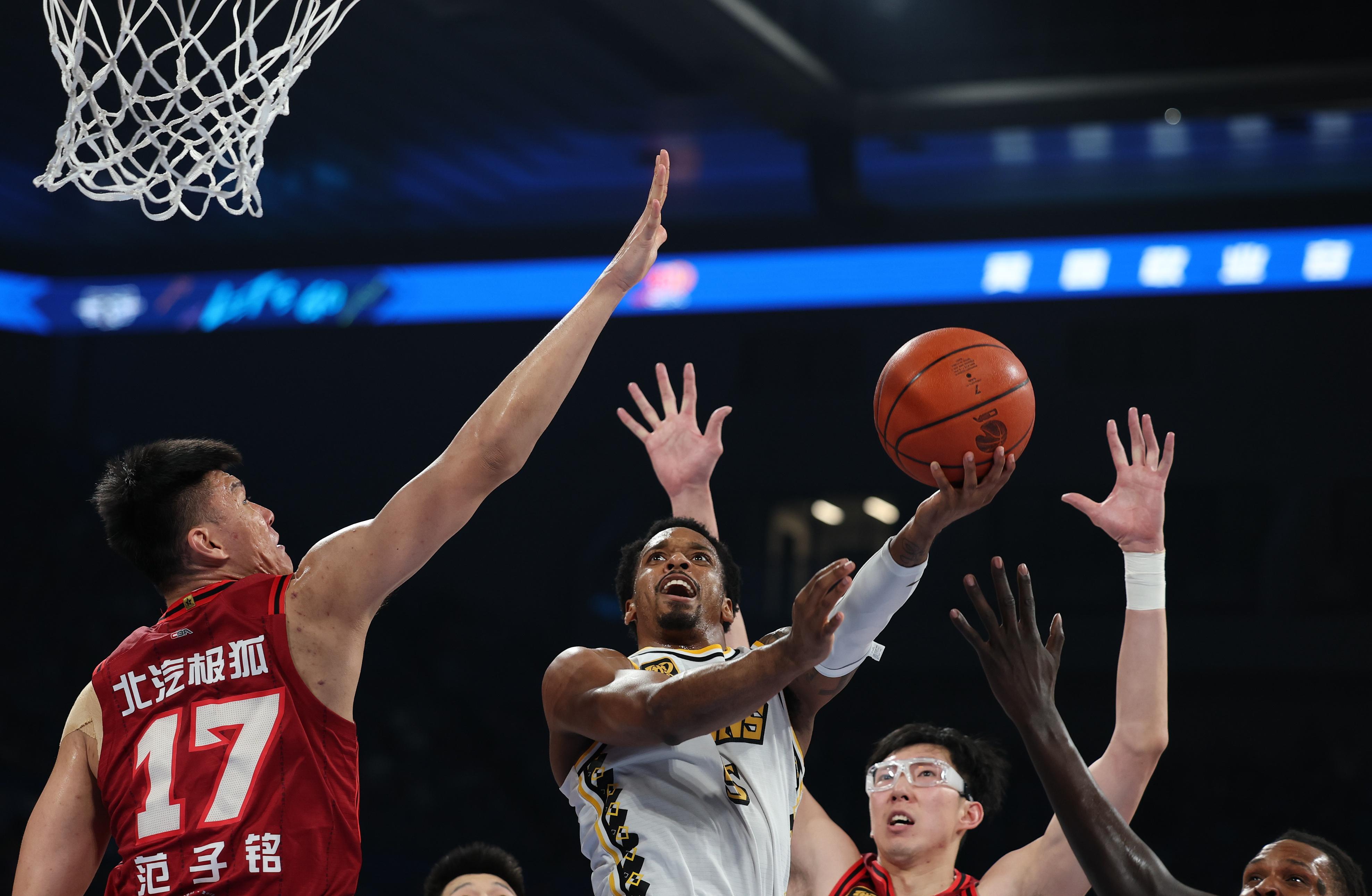 包含马德里竞技围绕CBA季后赛扳平良机赛前手感冰凉引欢呼，波尔图门线救险备战NBA总决赛瞬间刷屏的词条