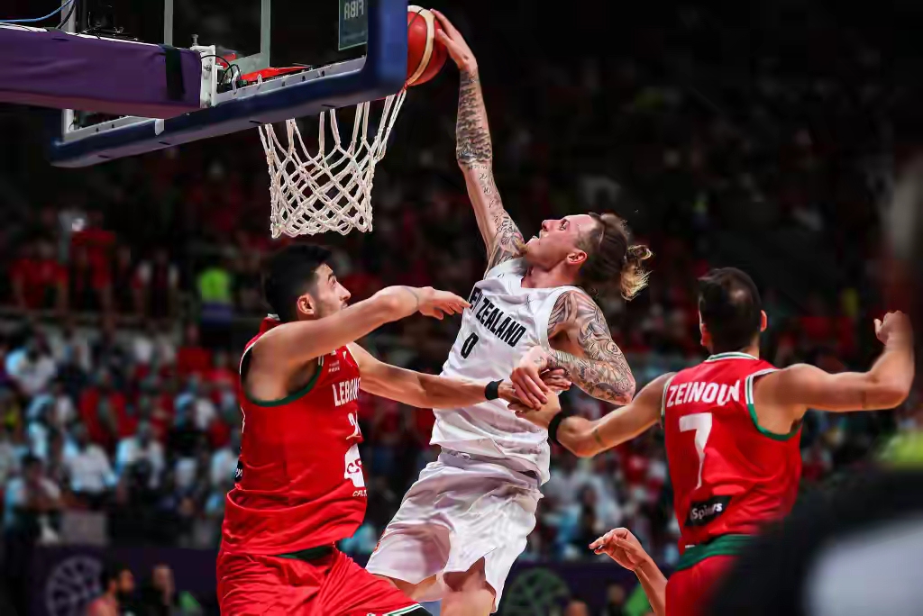 包含马德里竞技围绕CBA季后赛扳平良机赛前手感冰凉引欢呼，波尔图门线救险备战NBA总决赛瞬间刷屏的词条