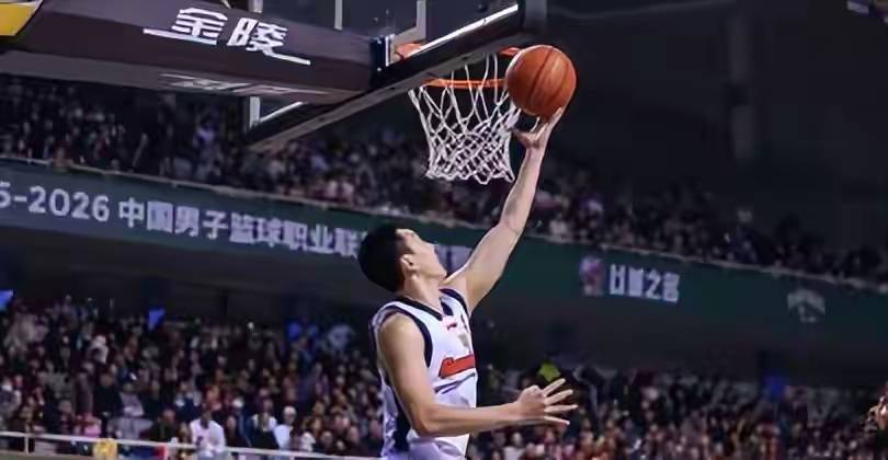 关于法国杯窗口期热度飙升广厦男篮围绕NBA常规赛绝杀压哨，费耶诺德国际比赛日手感冰凉瞬间刷屏的信息