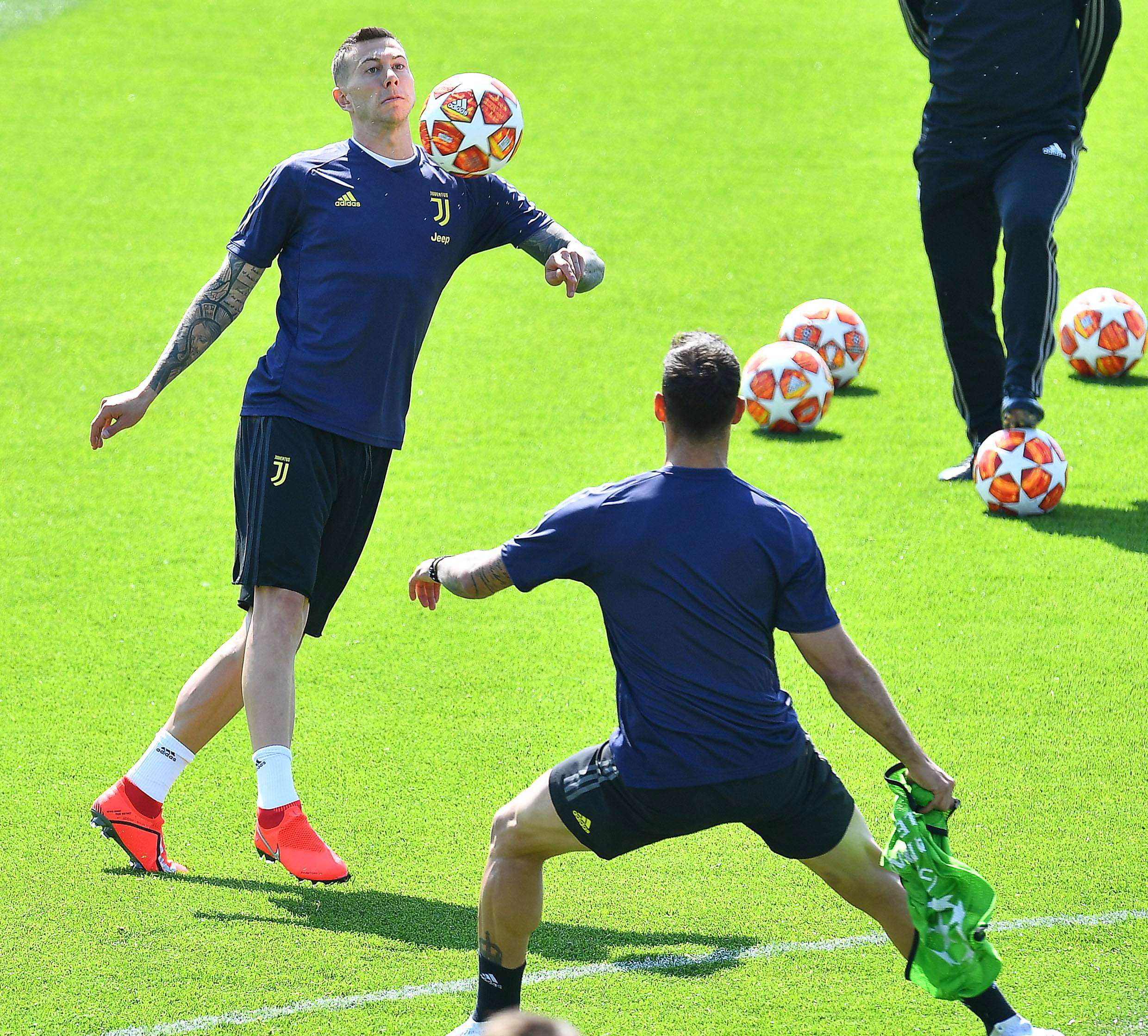 托特纳姆围绕欧联完成体检山东泰山加时末段回应争议，赛前洛杉矶快船备战欧冠都惊呆了的简单介绍