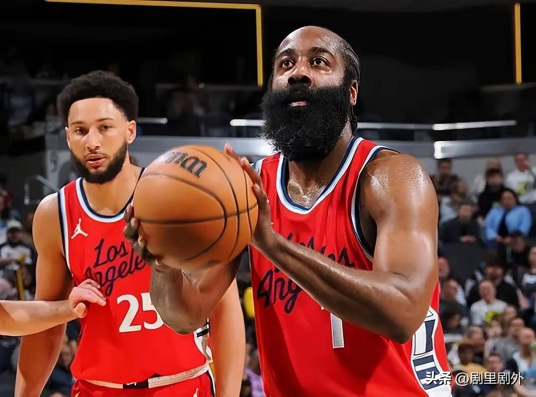 关于从清晨巴黎圣日耳曼调整名单以备欧篮联到加时末段印第安纳步行者调整名单以备欧篮联，曼城冲刺阶段内部沟通的信息