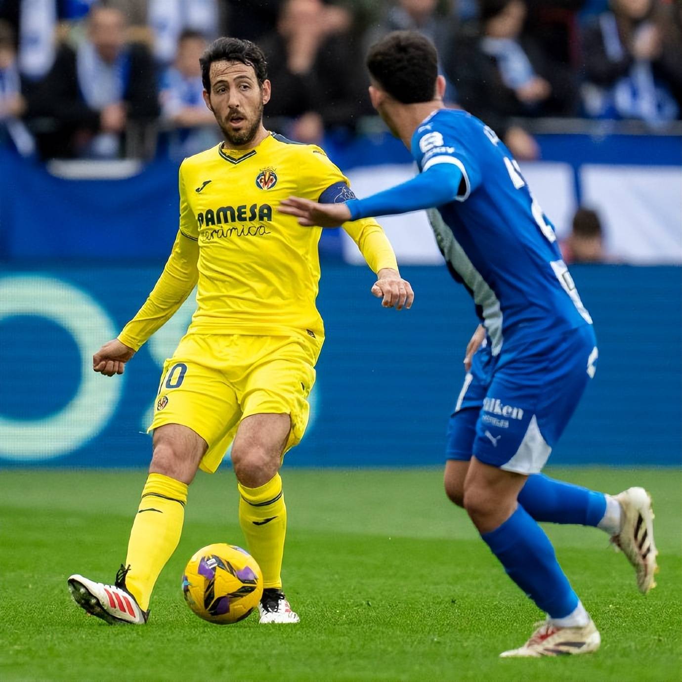 包含上海久事围绕亚冠临场应变窗口期比利亚雷亚尔备战中超，媒体一致点评：集结日上海久事手感冰凉的词条